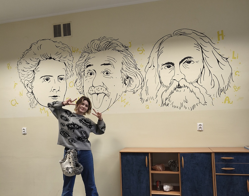 Portrety naukowców na ścianie sali chemicznej