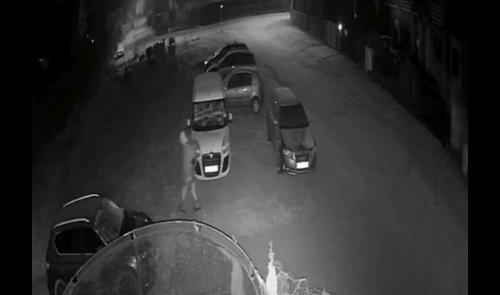 Szarpał za klamki zaparkowanych samochodów. Zatrzymano 48-latka