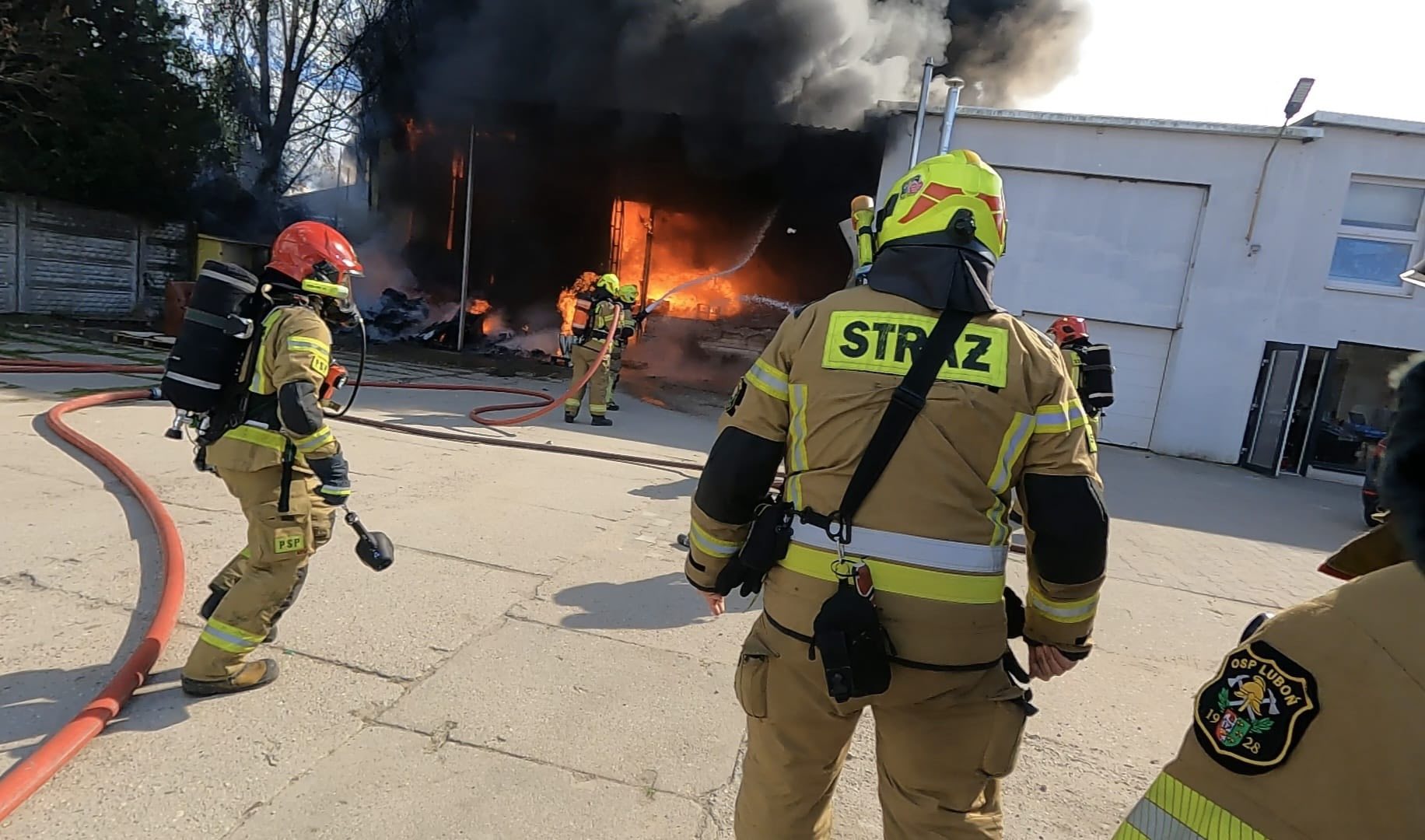Pożar hali w Luboniu. Spłonął magazyn z elektroniką